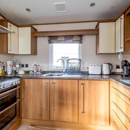 Lovely Caravan For Hire With Decking At Skipsea Sands In Yorkshire Ref 41015Wf Barmston Екстериор снимка