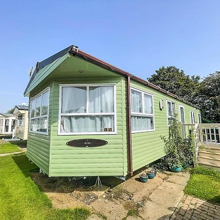 Lovely Caravan For Hire With Decking At Skipsea Sands In Yorkshire Ref 41015Wf Barmston Екстериор снимка